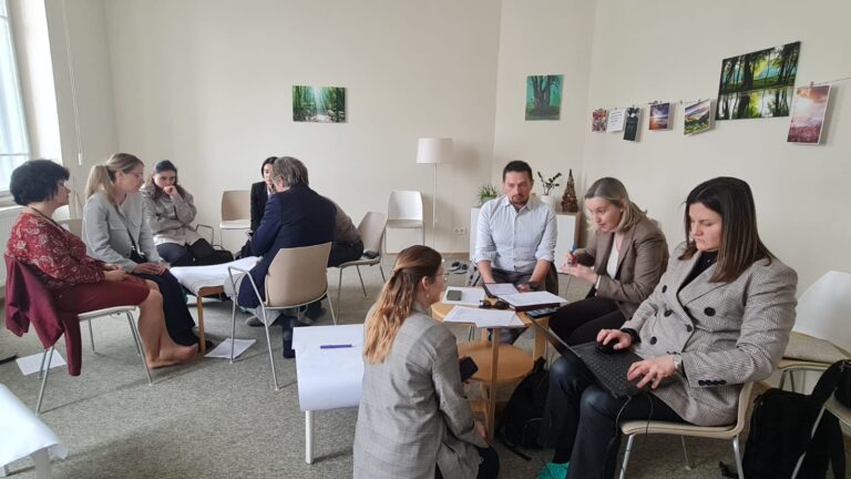 Investigadoras do IDEGA participan nun encontro internacional do proxecto EUniWell sobre peregrinación e benestar<br><span class='subtitulo'>Lucrezia Lopez e Mar Durán viaxaron a Budapest para asistir a un seminario do Institute of Mental Health</span>