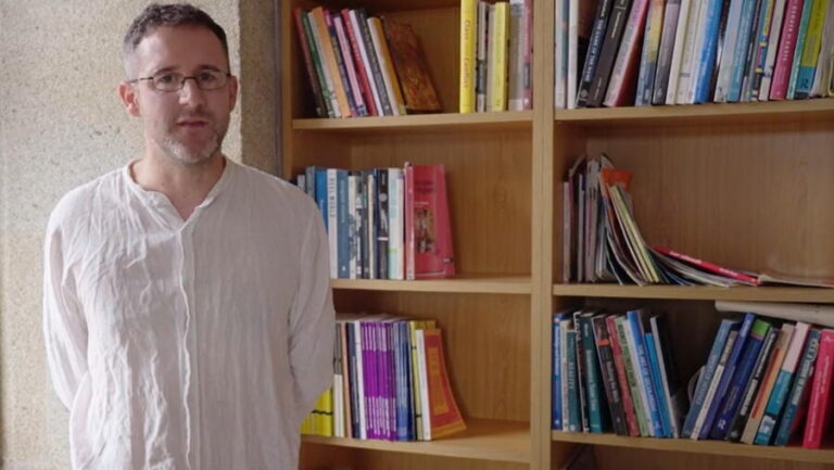 O investigador Jacob Copeman, vinculado ao IDEGA, obtén unha bolsa Advanced Grant<br><span class='subtitulo'>Con preto de 2,5 millóns de euros, liderará o proxecto GuruAI no que se analizarán os asistentes virtuais deseñados para ofrecer orientación espiritual</span>